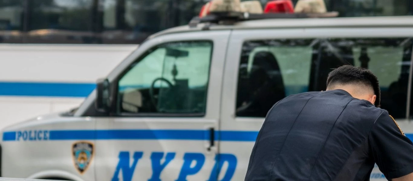 ΗΠΑ: Κάμερα κατέγραψε άγρια επίθεση σε βάρος γυναίκας στο Μανχάταν (βίντεο)